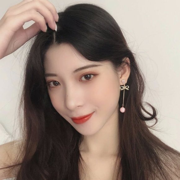 Elegant Lilac Bunny Earrings - Picture 4 of 5